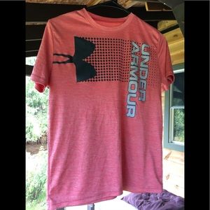Boys Under Armour YXL youth extra large salmon color gently used t shirt